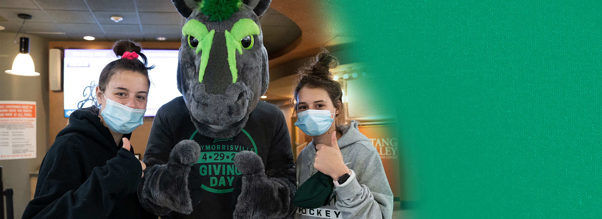 Mo poses with two SUNY Morrisville students on Giving Day