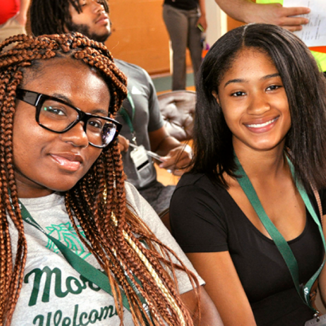 Smiling freshmen during welcome weekend