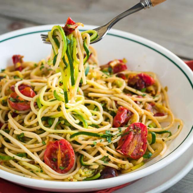 Zucchini noodles with roasted tomatoes